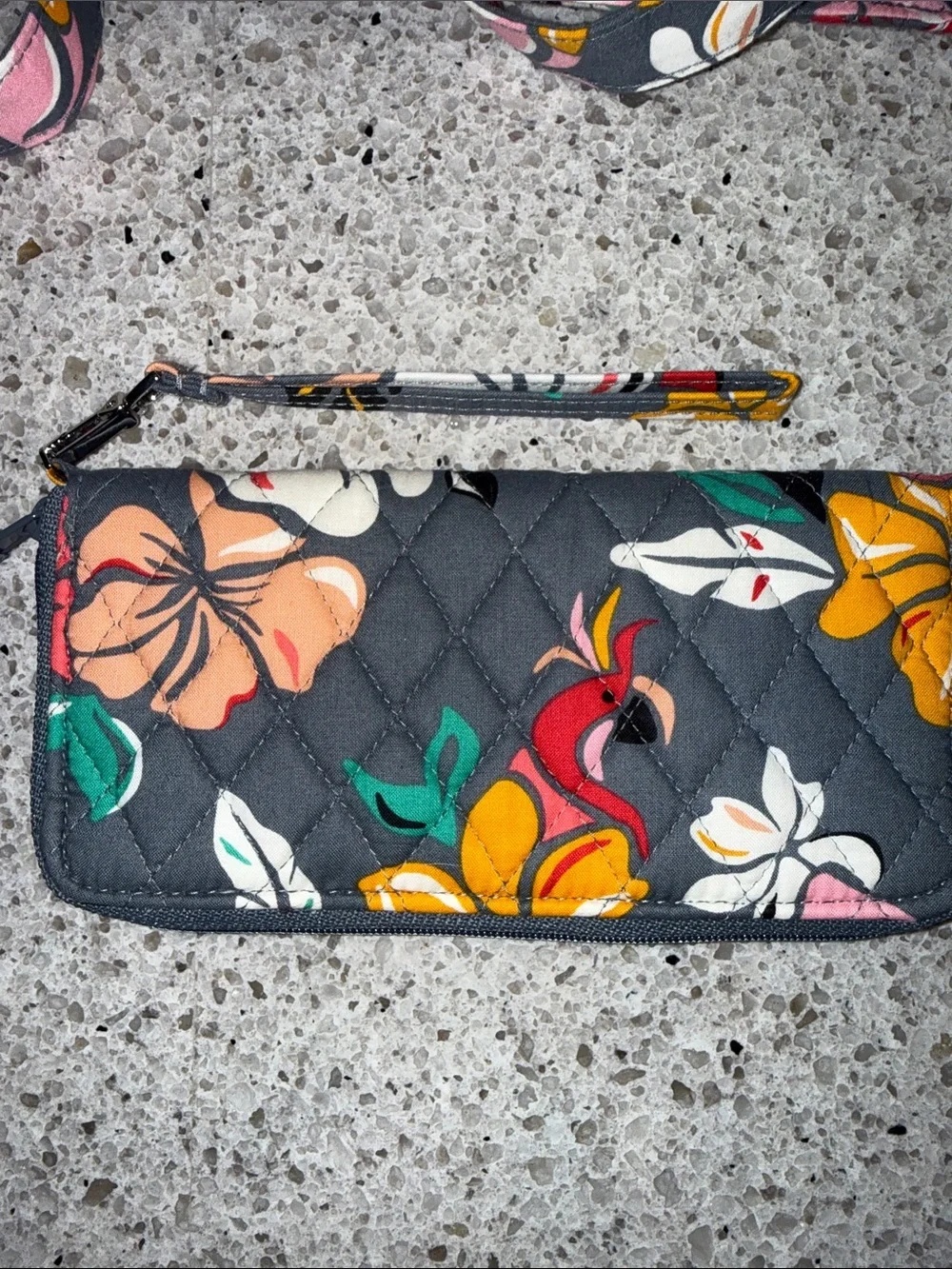 Vera Bradley Triple Zip Hipster & Accordion Wallet in Coastal Paradise. Like New